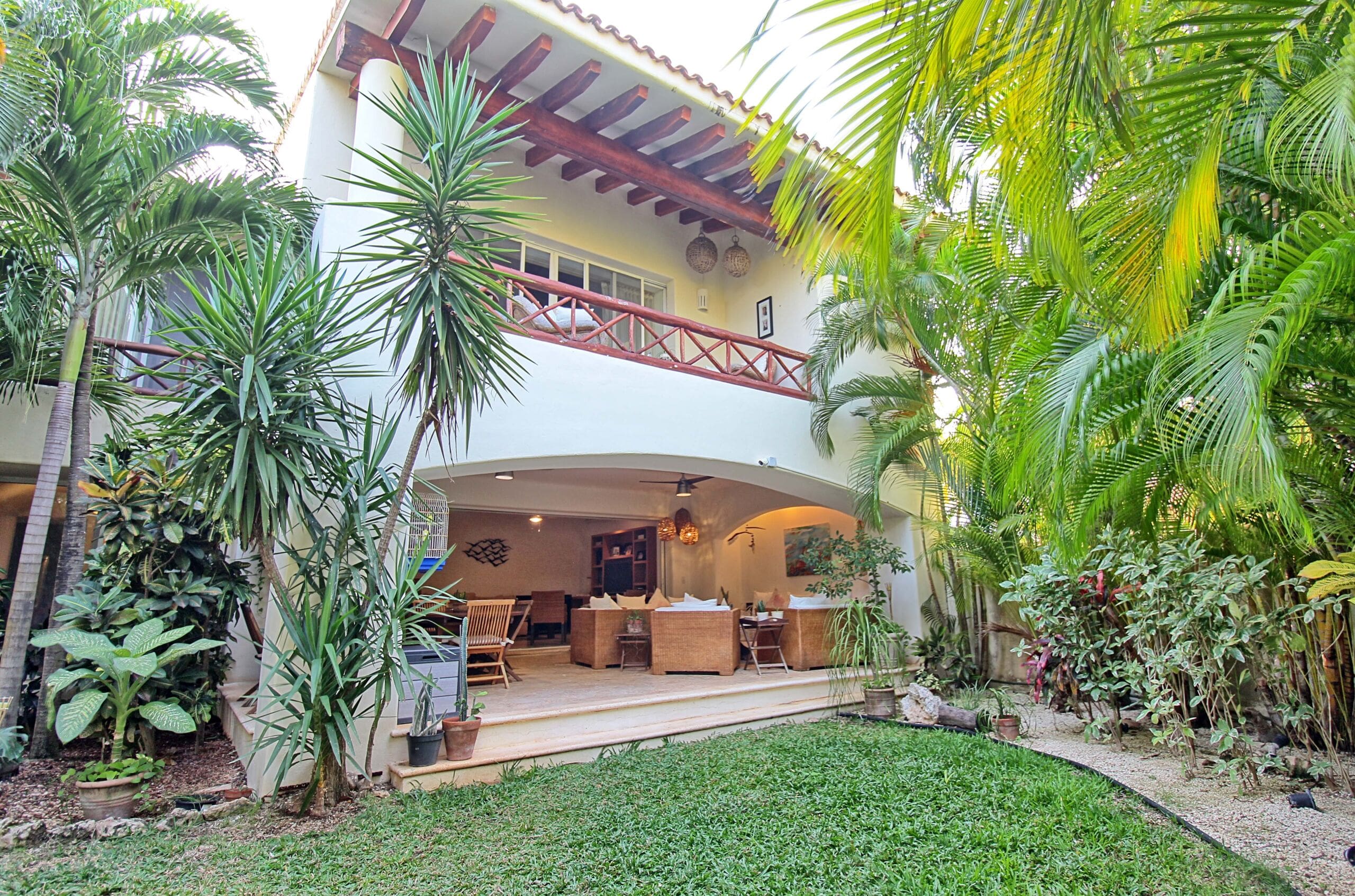Casa en Venta en Residencial Isla Dorada con jardín